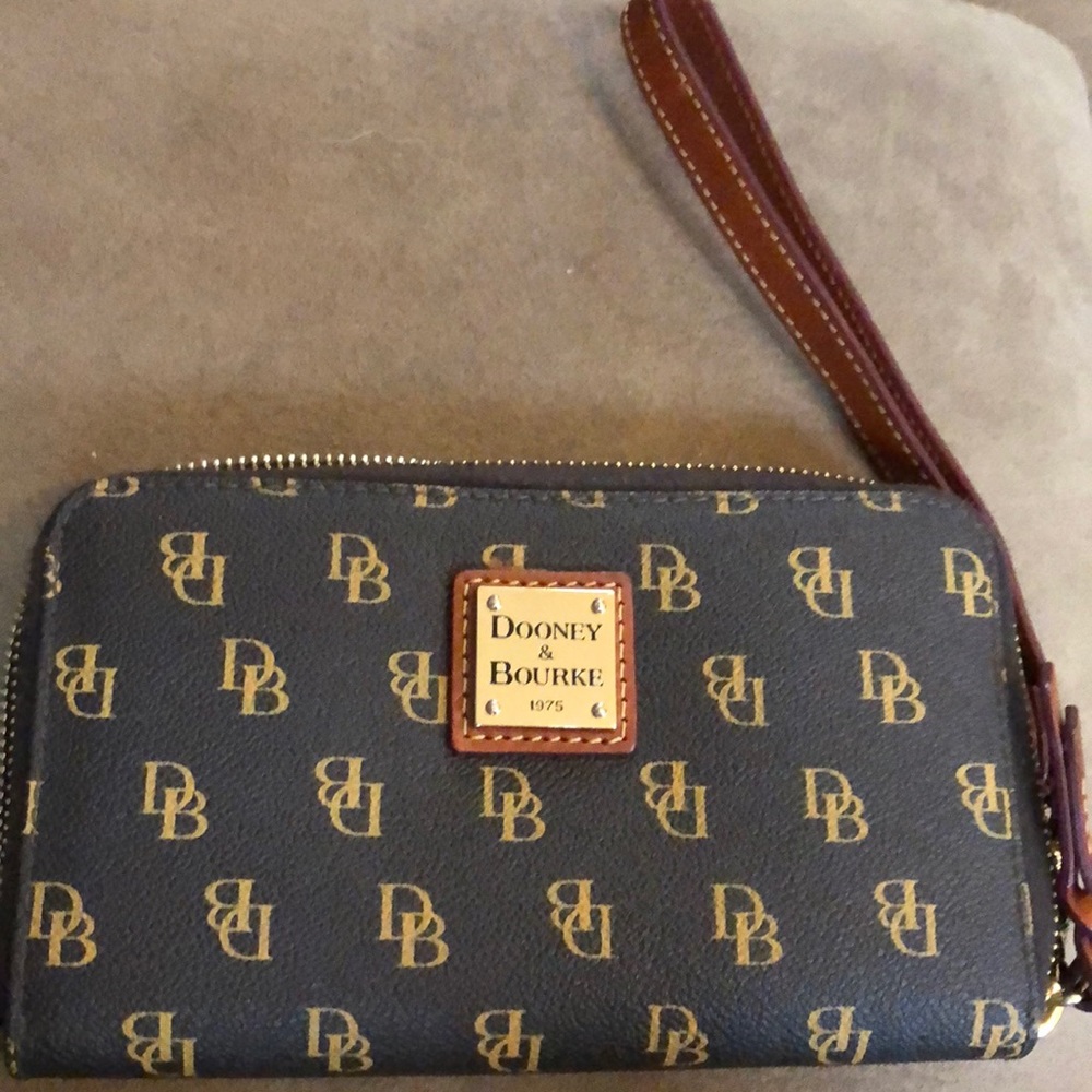 Dooney & Bourke wristlet